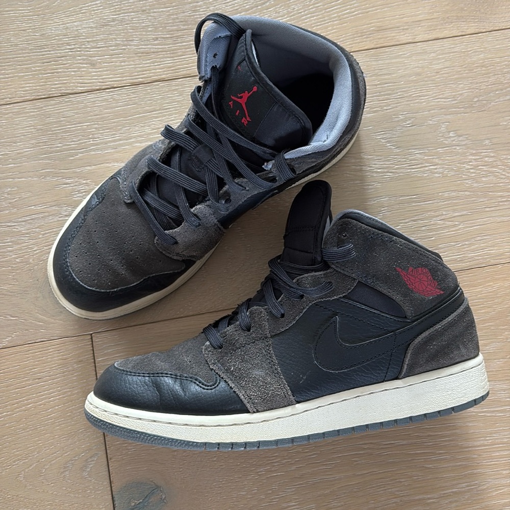 Youth Boys Nike Air Jordan 1